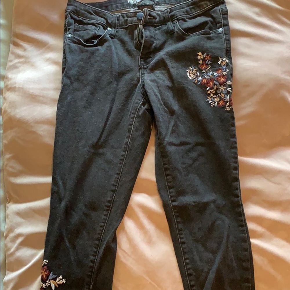 Mid-rise skinny jeans
